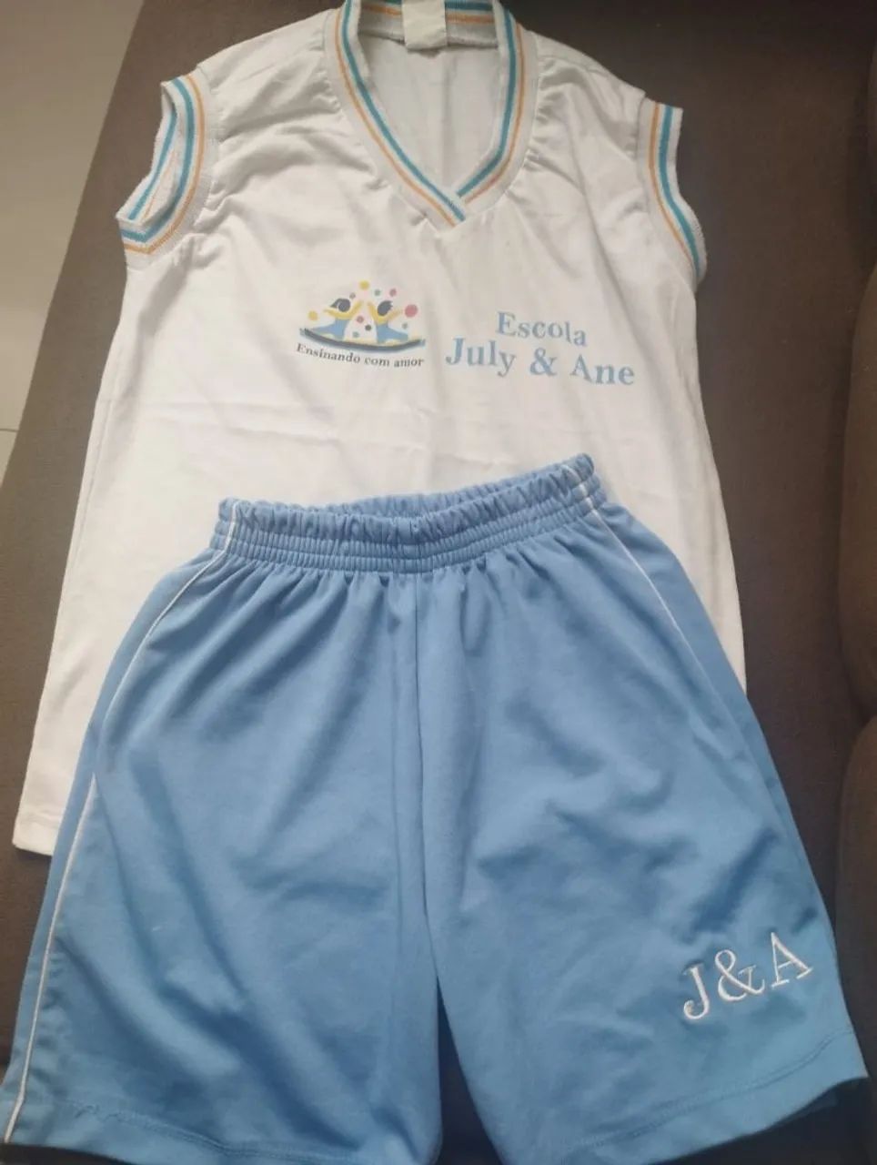 Farda/uniforme July Ane