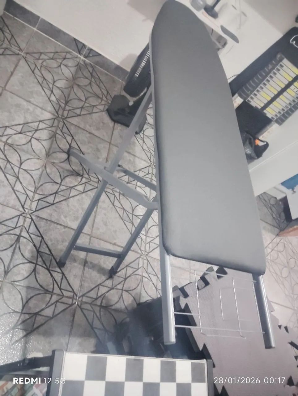 Tábua de passar roupa com estrutura de ferro - Foto 4
