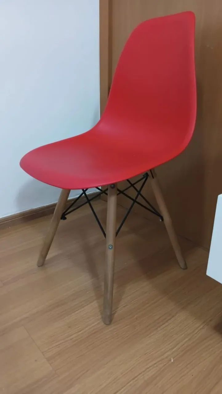 Cadeira vermelha  - Foto 2