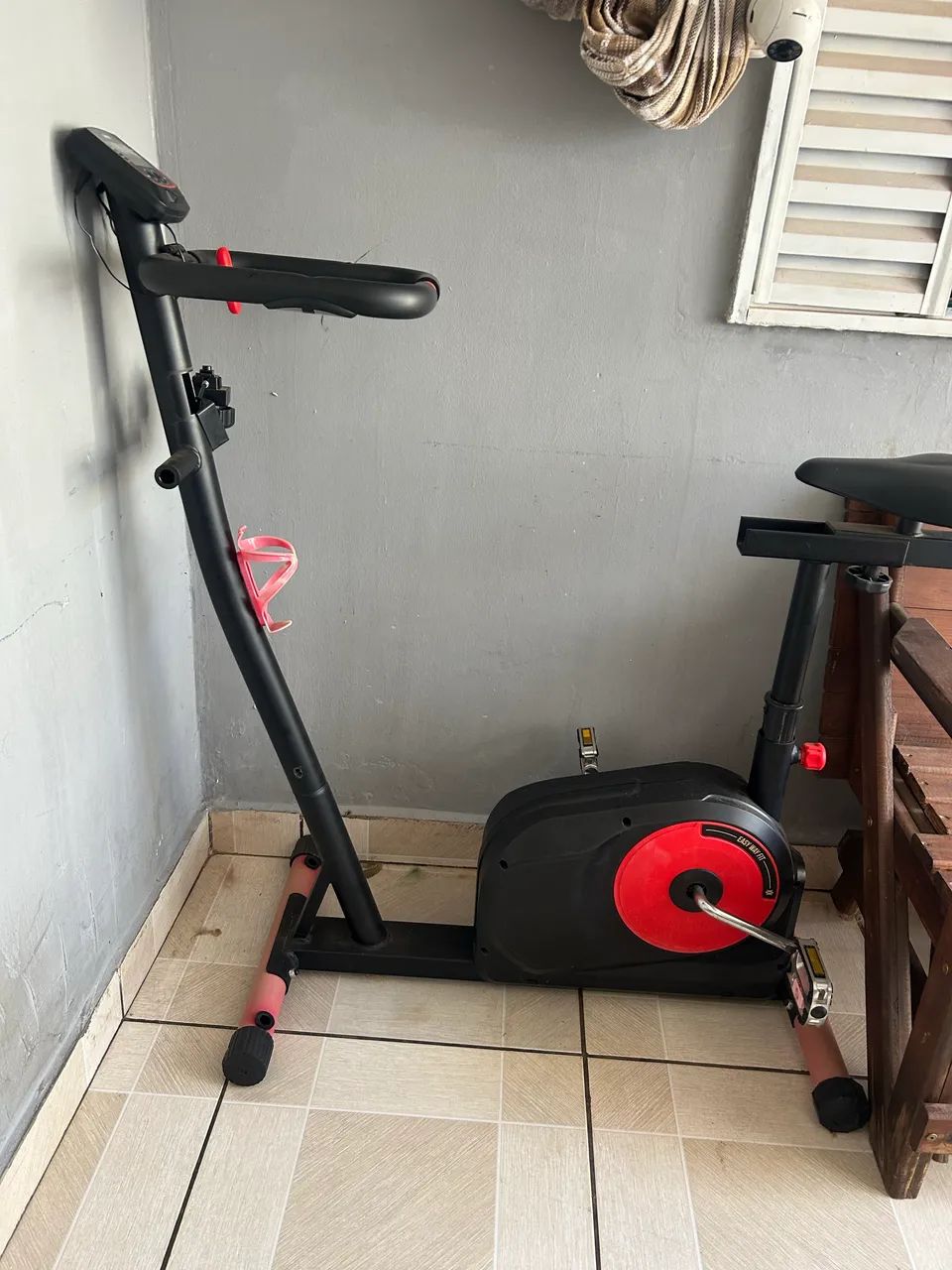 Bicicleta ergométrica e elíptico 