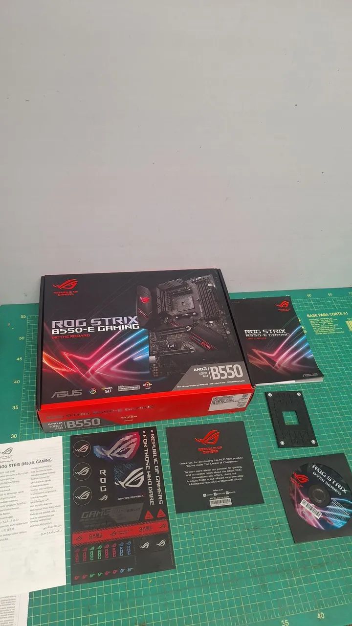 Caixa da placa mãe rog strix B550-E gaming am4  - Foto 2