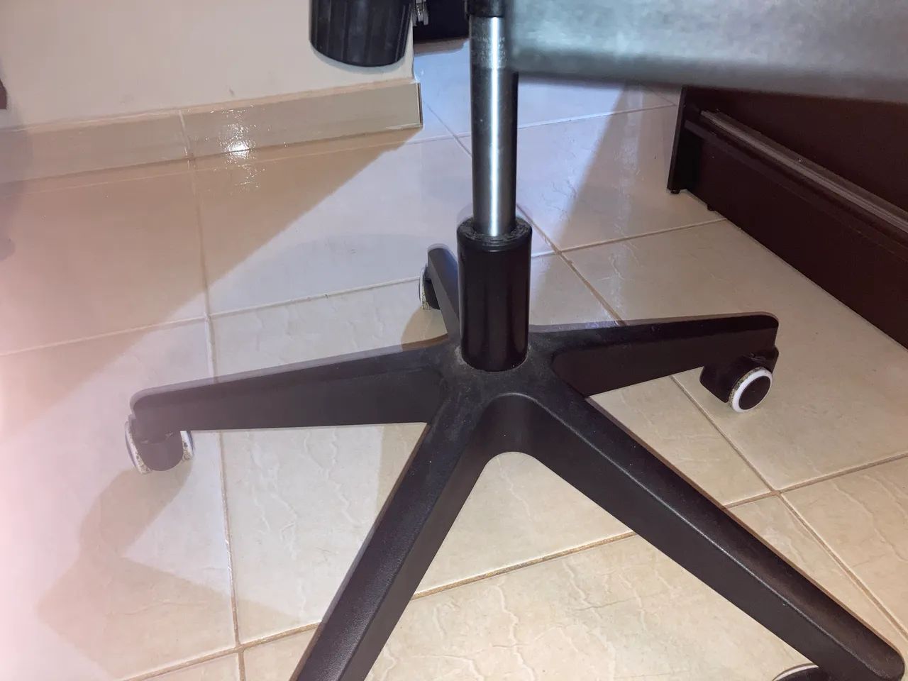 Cadeira Ergonômica LUVINCO SEMI NOVA - Foto 4
