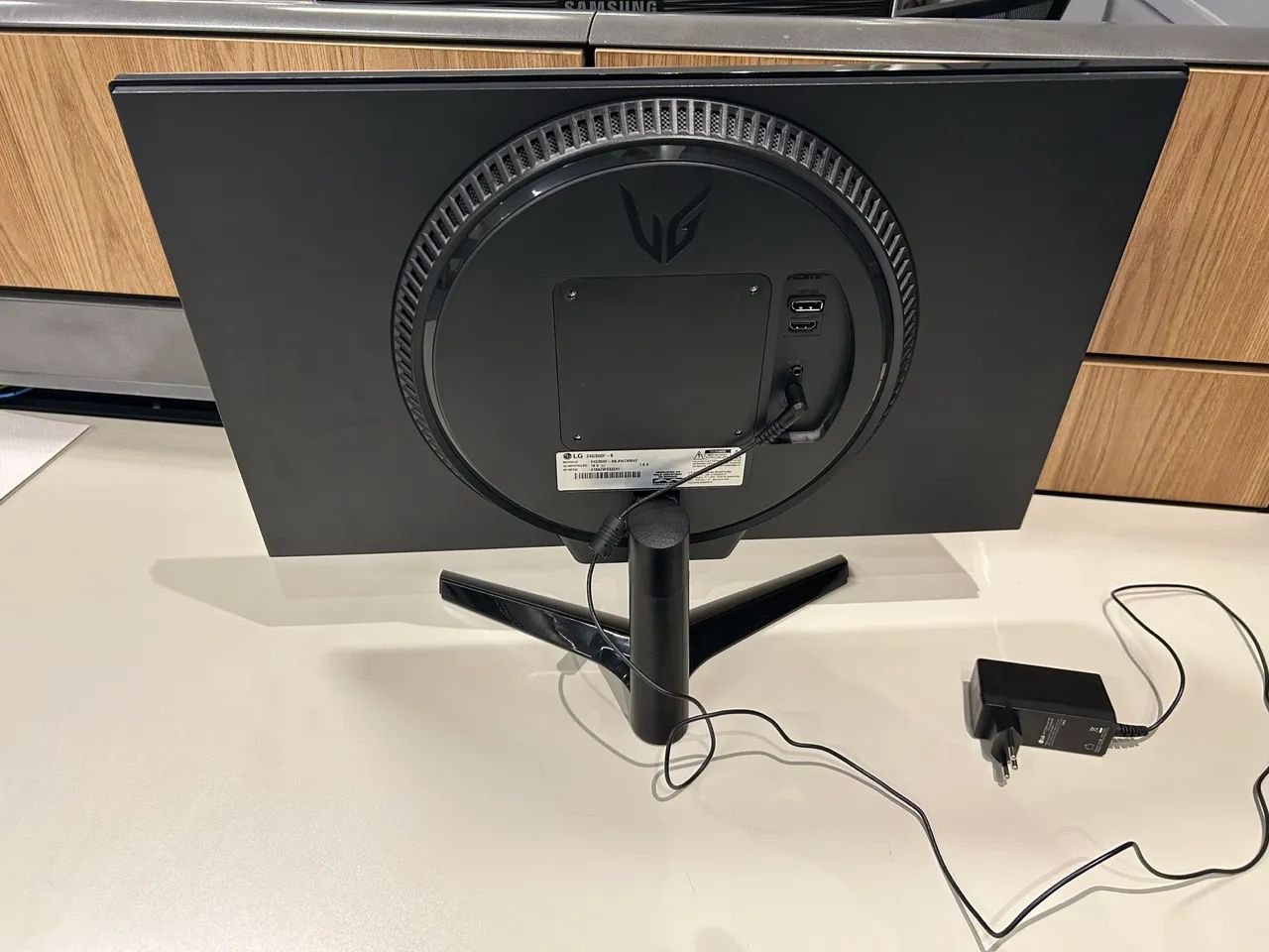 Monitor LG UltraGear 24 IPS 180Hz - Foto 3