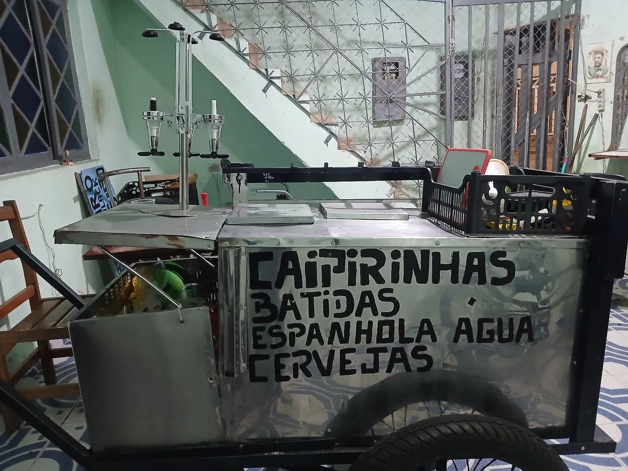 Carrinho de bebidas com dosador