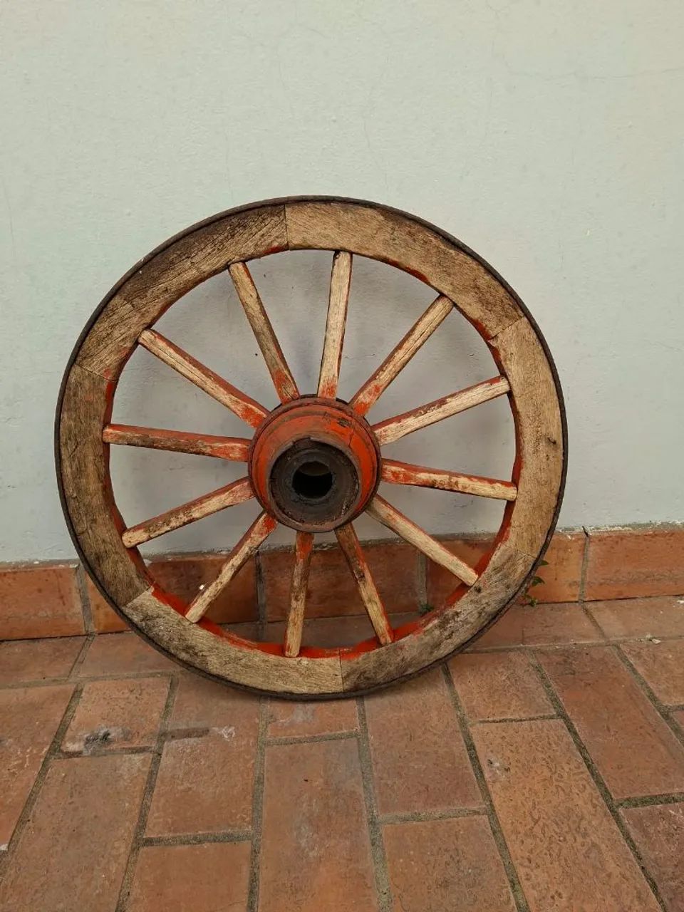 Roda de carroça antiga (60cm de diâmetro) - Foto 2