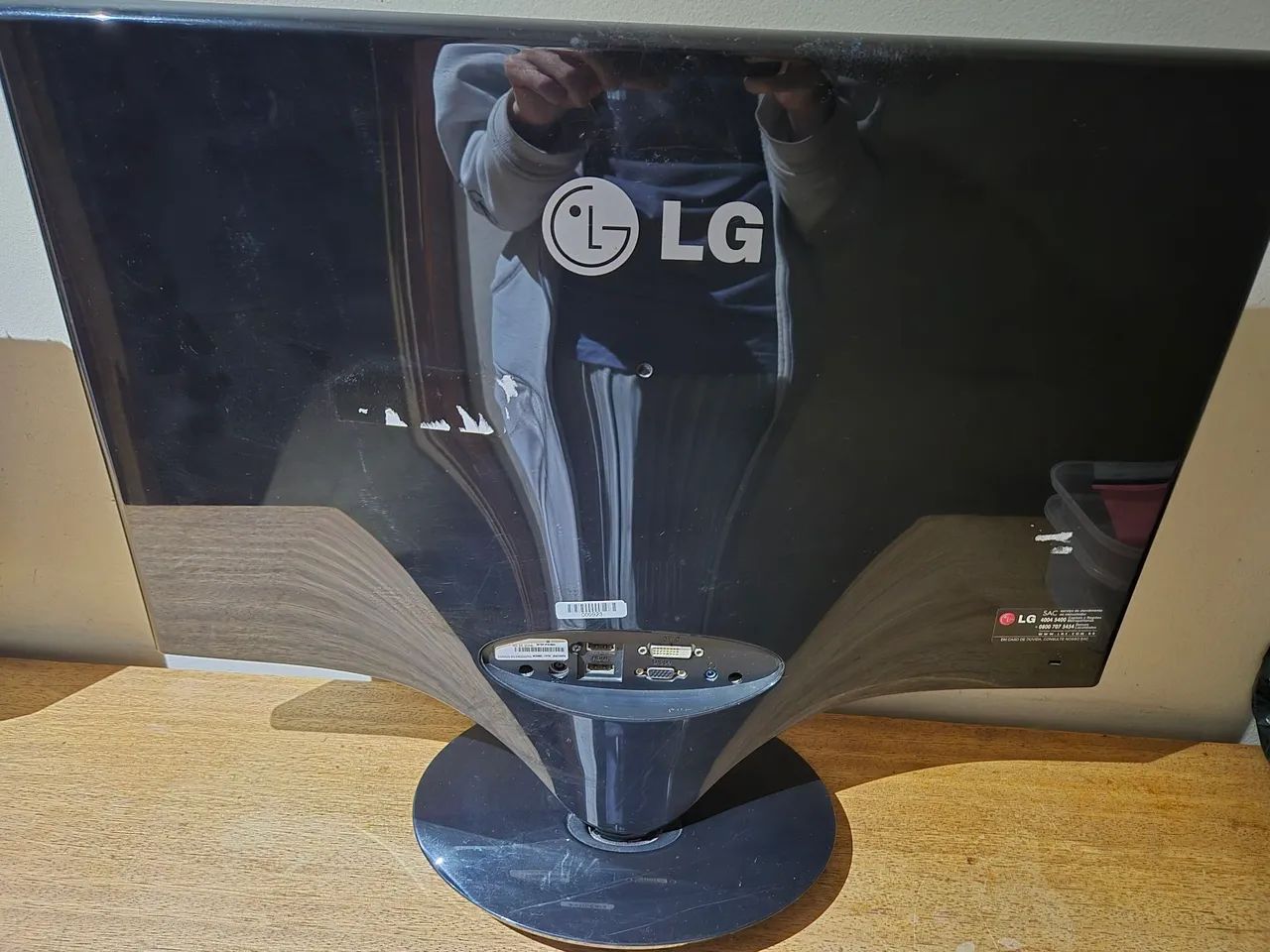 Monitor LG LCD LED com tela widescreen de 24"  - Foto 2