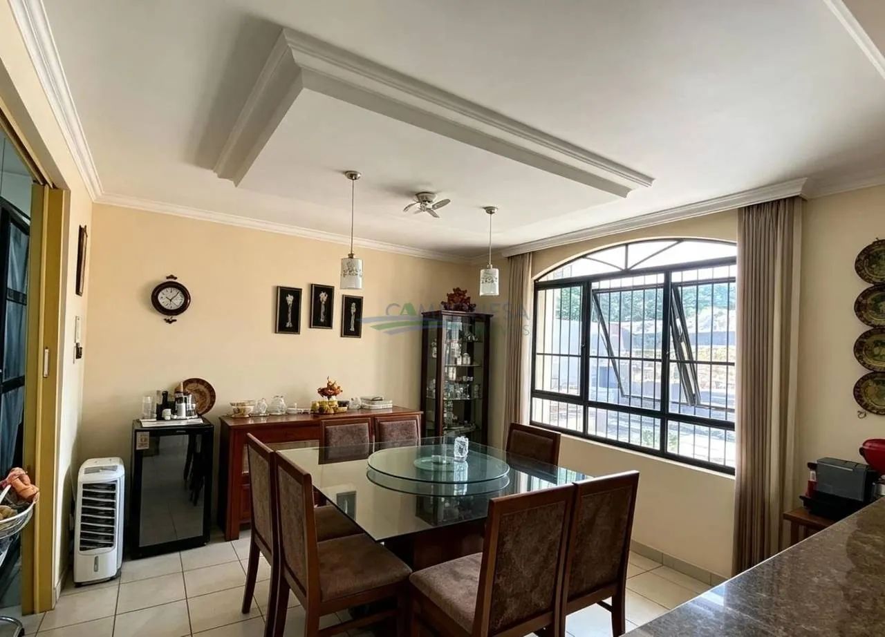 **Casa com 4 Quartos e Edícula  307 m² de Terreno** - Foto 5