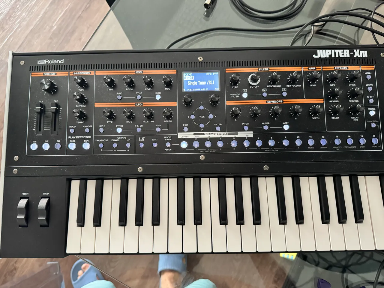 teclado Roland Fantom 06 + expansões JP8, Juno 106, JX8p e SH101