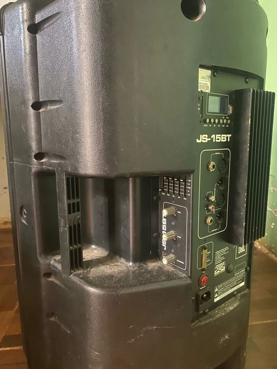 Caixa amplificada JBL  