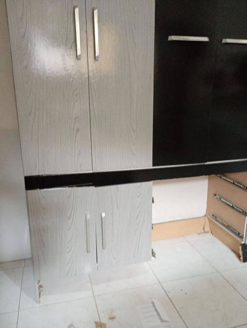 Guarda roupa com defeito no pé  - Foto 3