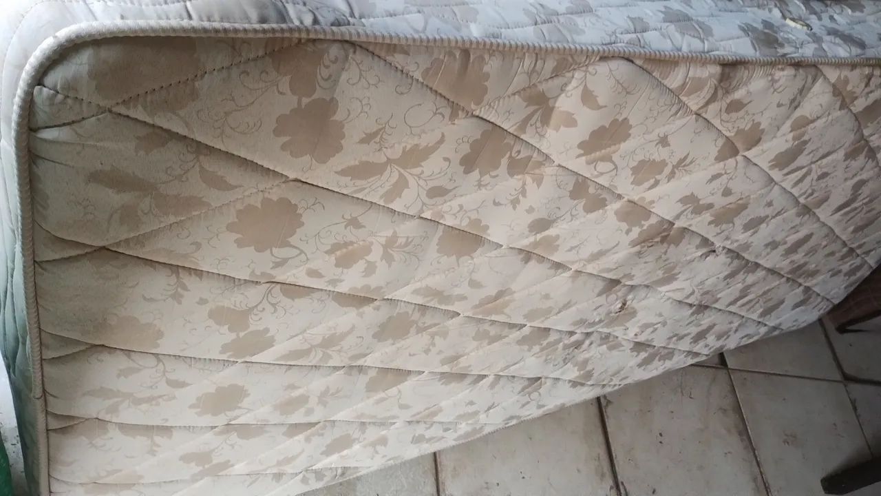 Colchão de molas solteiro 