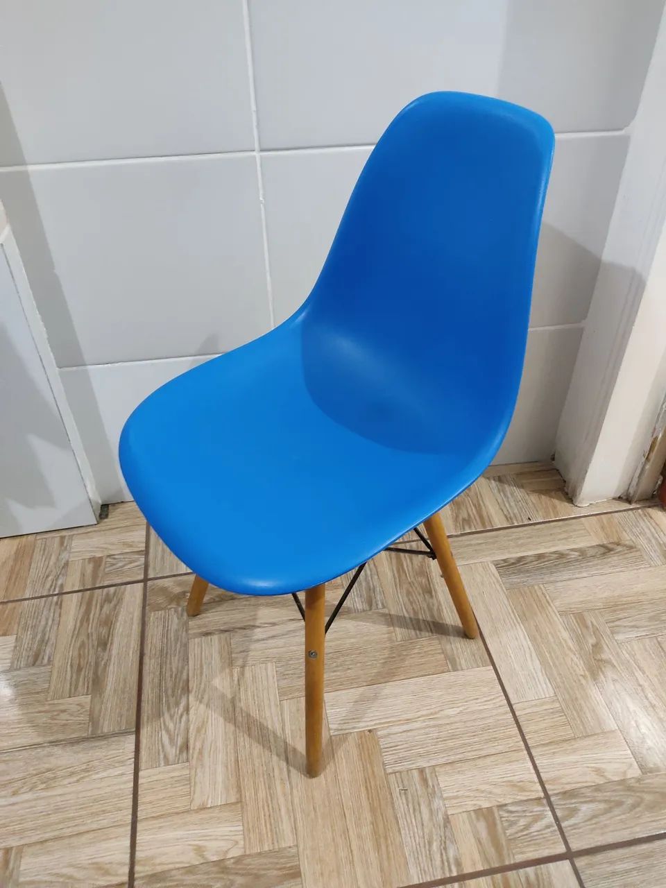 Cadeira Charles Eames Eiffel DSW Azul - Seminova - Foto 3