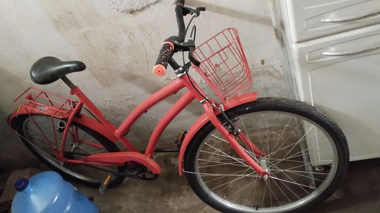Bicicleta vermelha com cesta - Foto 3