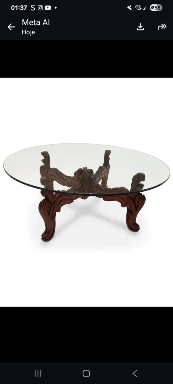 Mesa redonda de vidro com base em madeira antiga