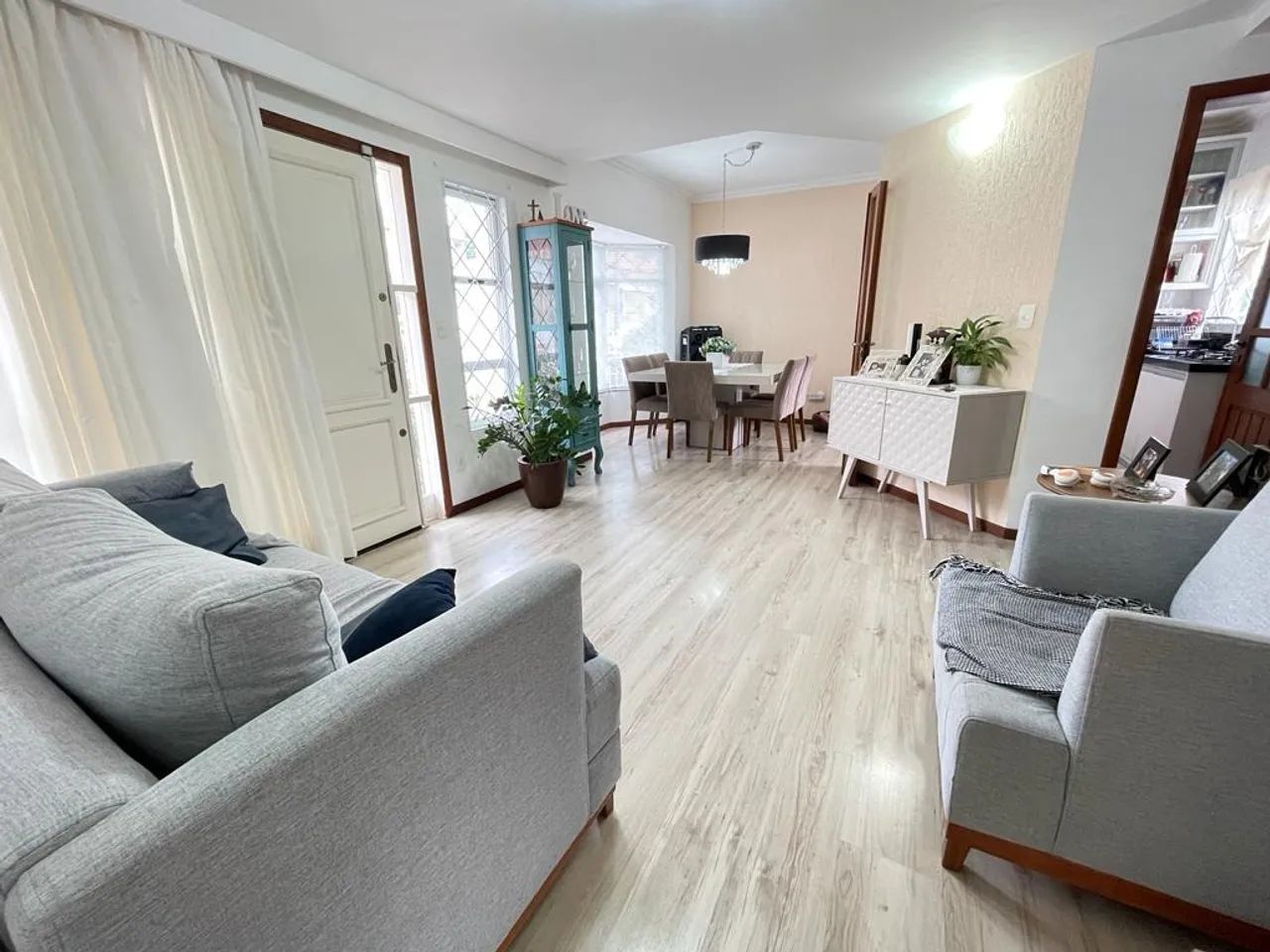 Casa Triplex com 4 dormitórios 1 suíte, 2 vagas cobertas no Bairro Estreito/Florianópolis - Foto 3