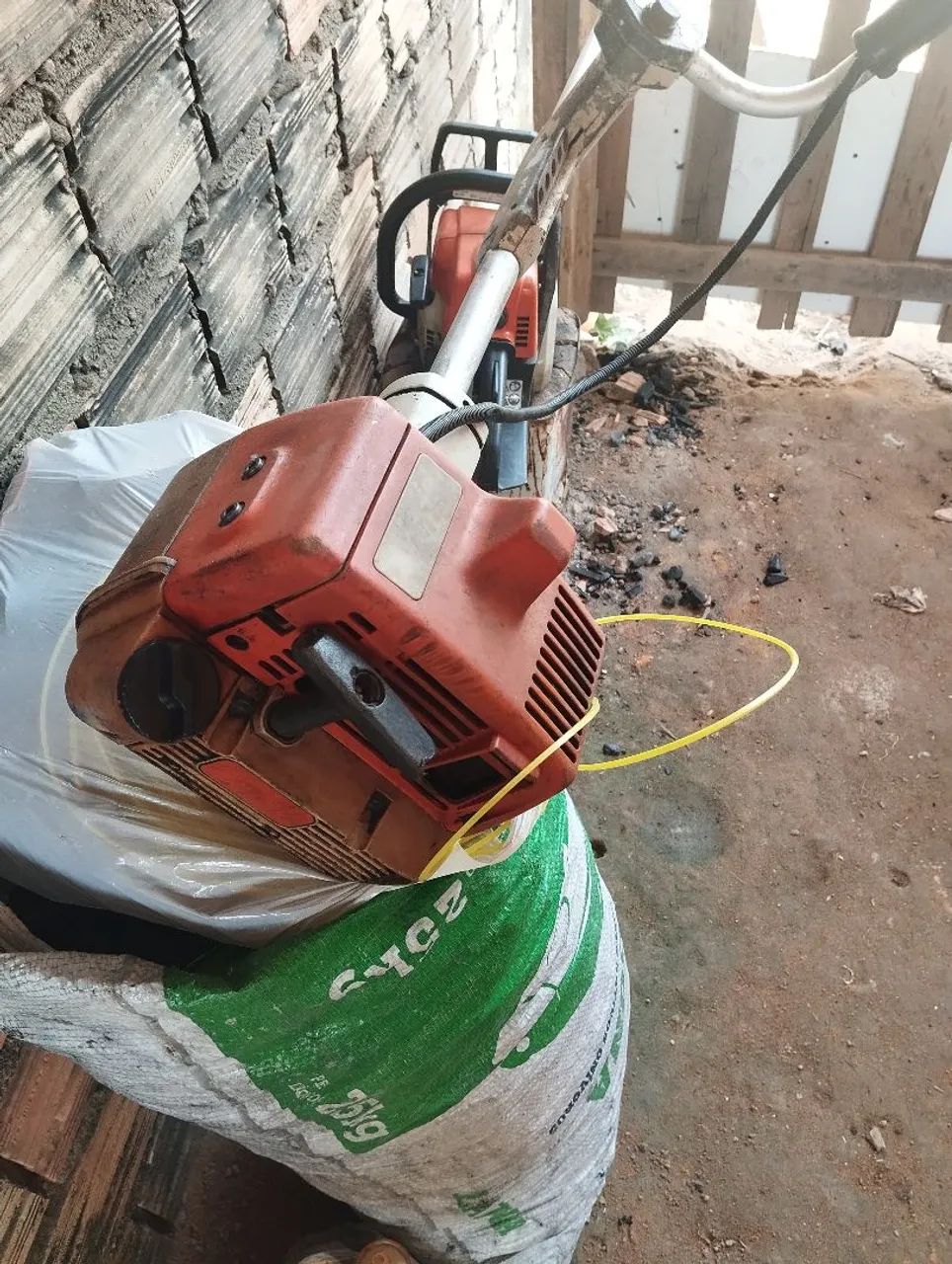 Vendo roçadeira e motor serra! - Foto 4