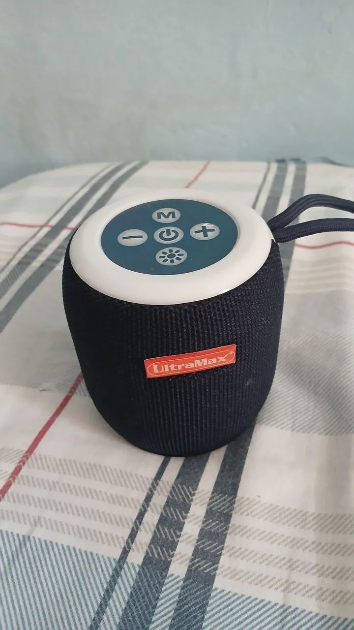 Caixa de som Led e rádio 