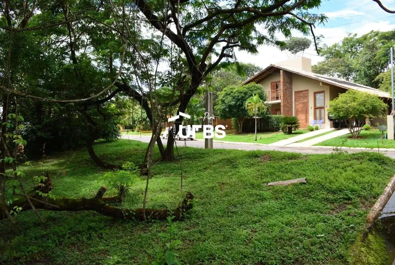 LOTE À VENDA EM PIRENÓPOLIS COM DIVISA PARA A MATA COM 702m²