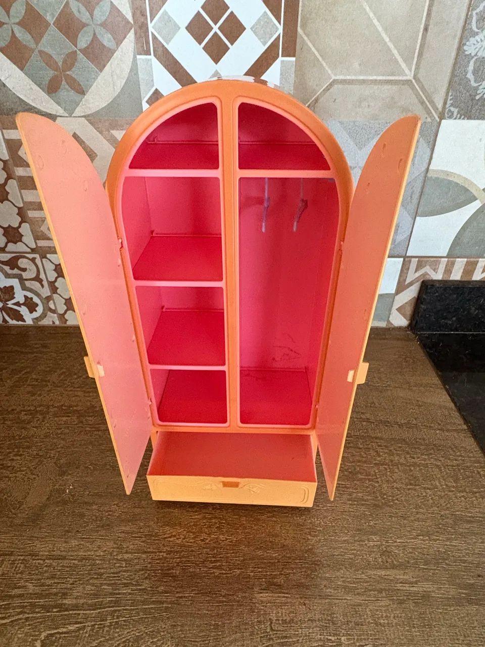 Guarda roupa - Barbie - Foto 2