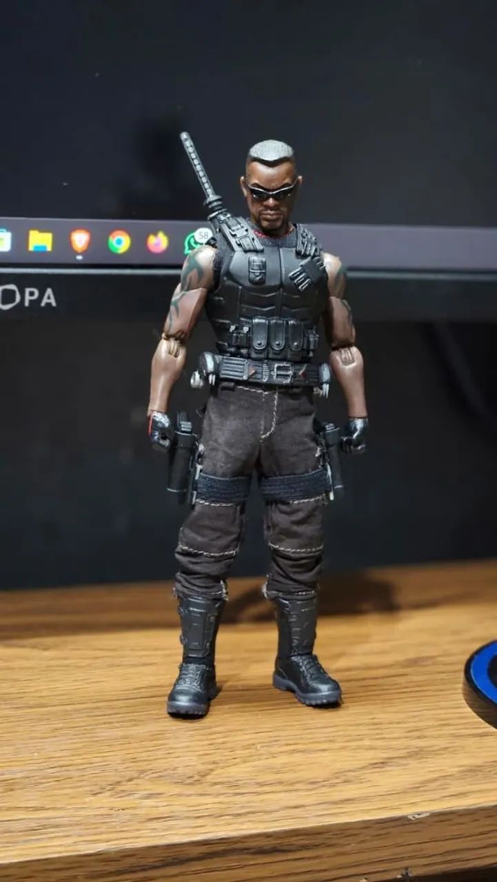 Blade Mezco - Foto 3