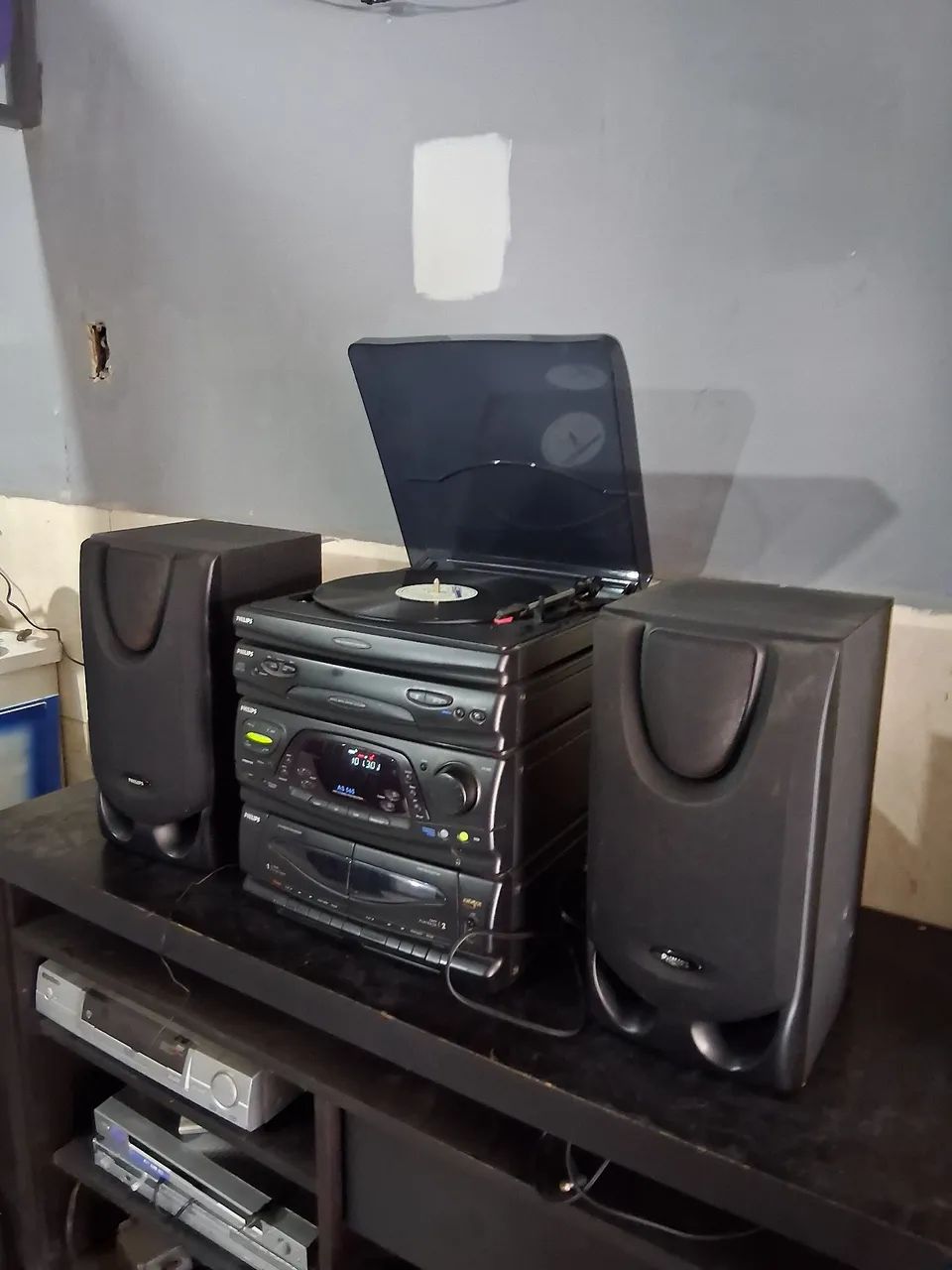 Ap. Som Philips....toca discos..radio FM...cd auxiliar 