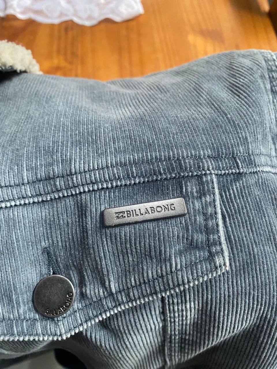 Jaqueta jeans com pelos Billabong - Foto 4
