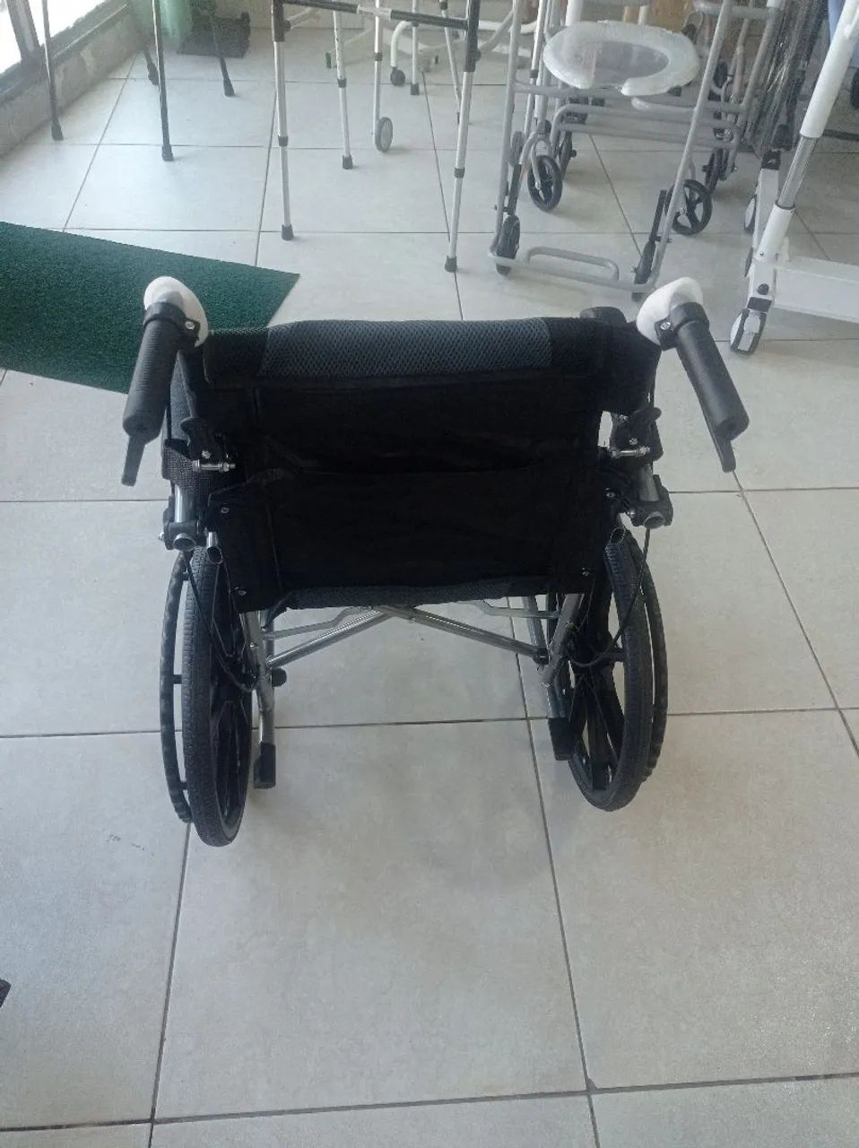 Cadeira de rodas compacta(nova sem Uso)  - Foto 3