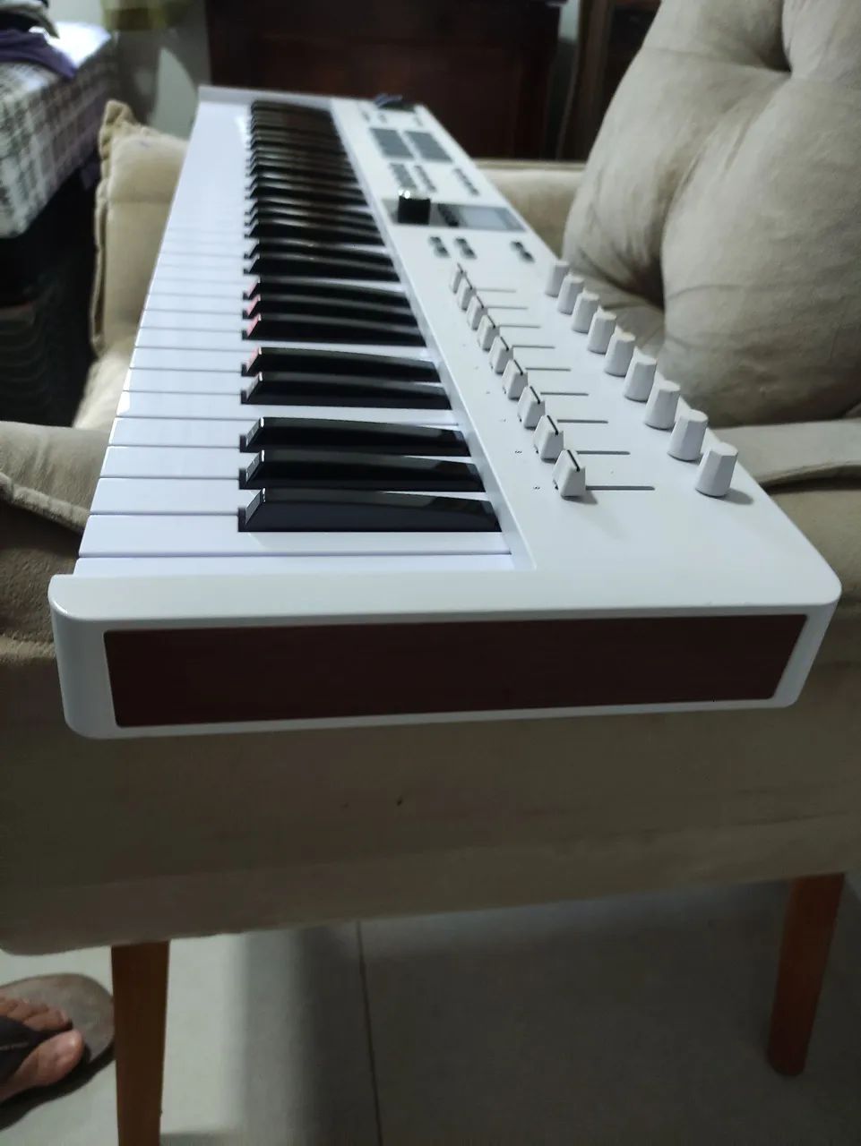Teclado controlador arturia essential 61 mk3 - Instrumentos