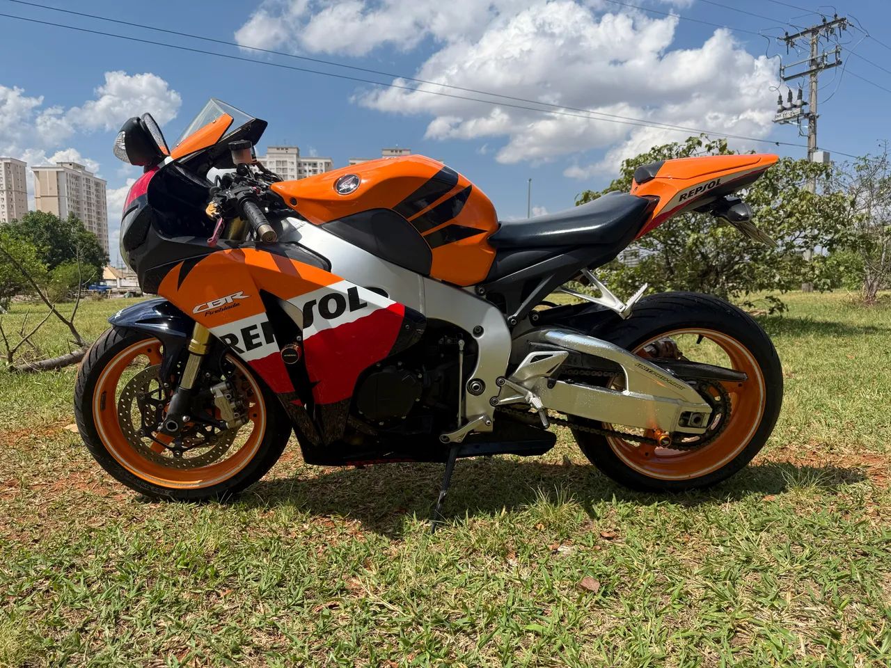 CBR 1000 RR FIREBLADE REPSOL - Foto 2
