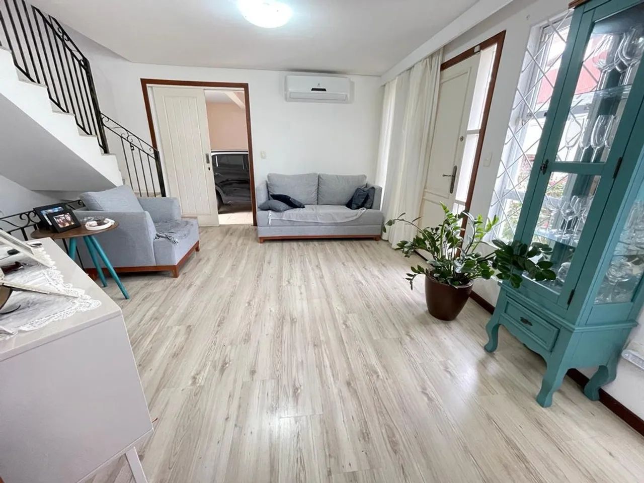 Casa Triplex com 4 dormitórios 1 suíte, 2 vagas cobertas no Bairro Estreito/Florianópolis - Foto 4