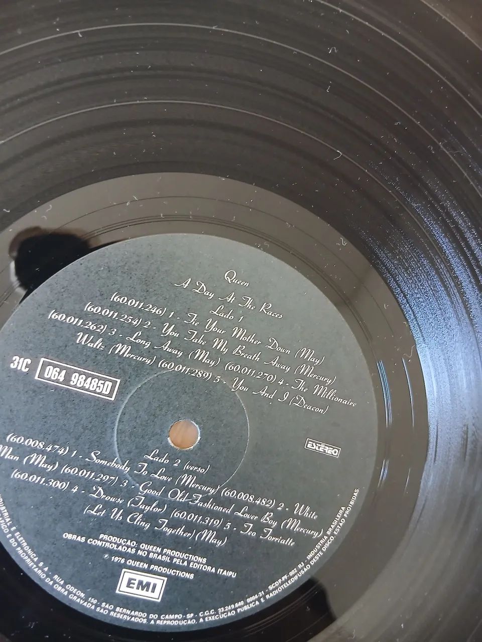 Lp Queen "a Day at the races" usado. - Foto 5