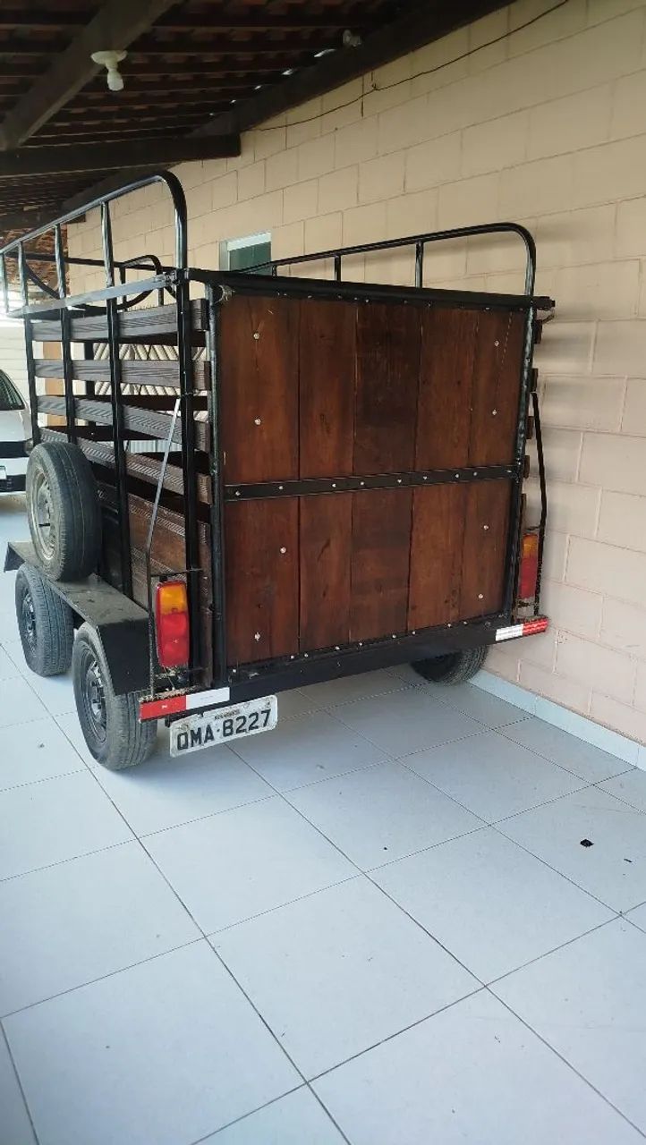 Reboque para dois cavalos 