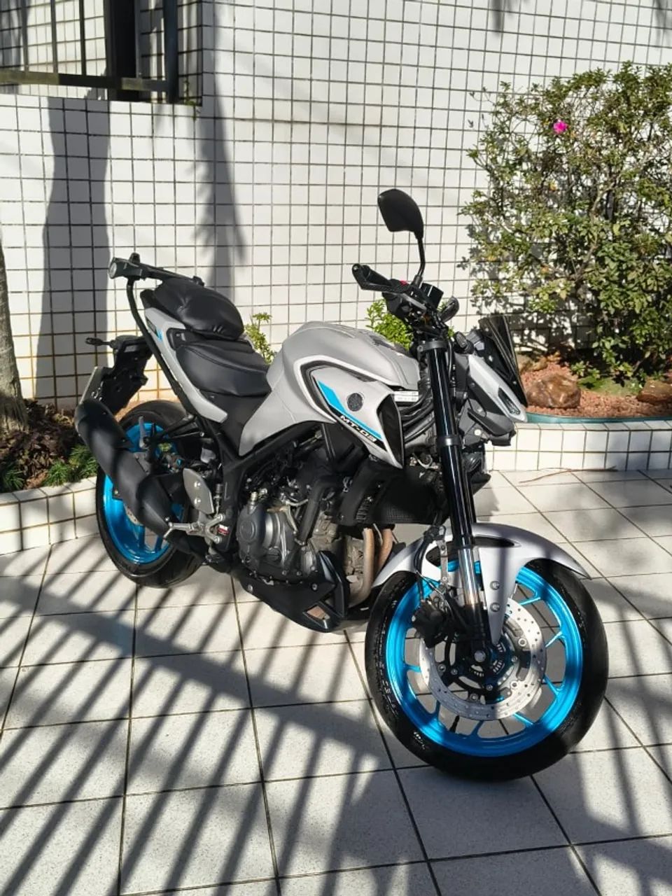 Yamaha MT 03  - Foto 4