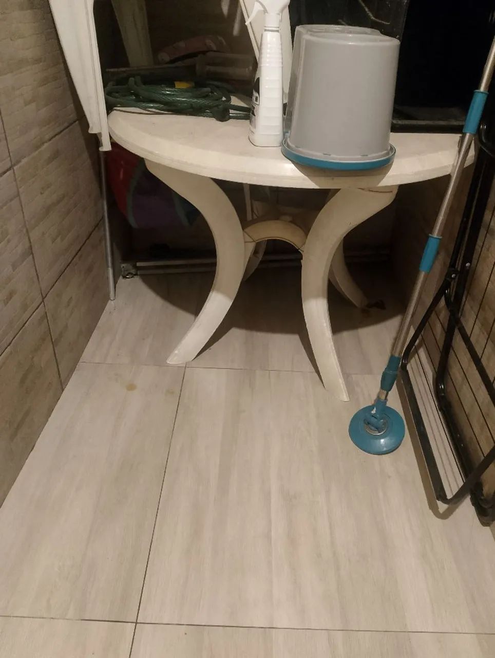 Venda mesa com 2 cadeiras 