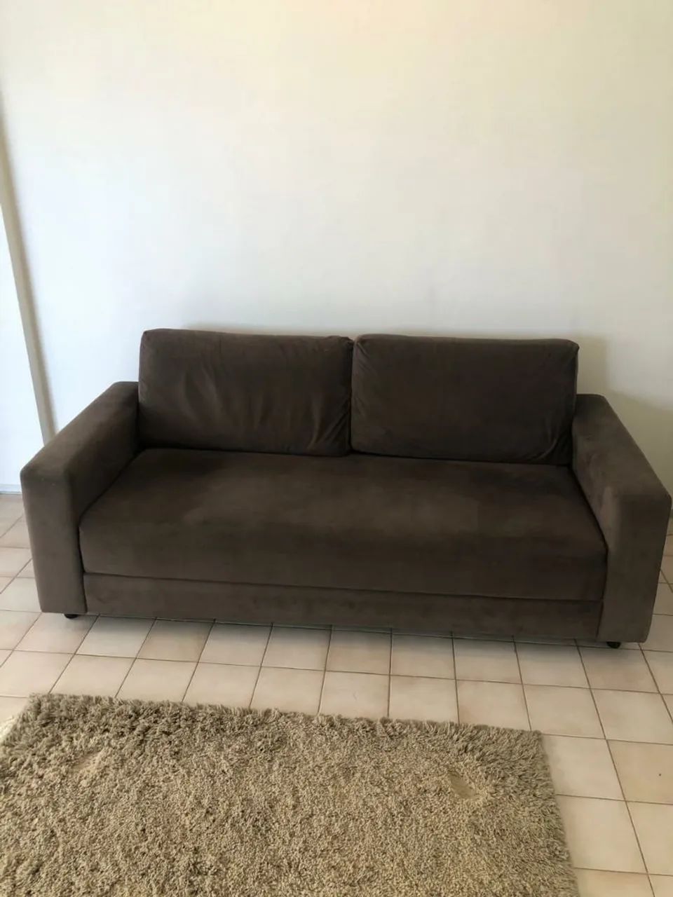 Confortável Sofá 3 Lugares Suede na cor Marrom. - Foto 3