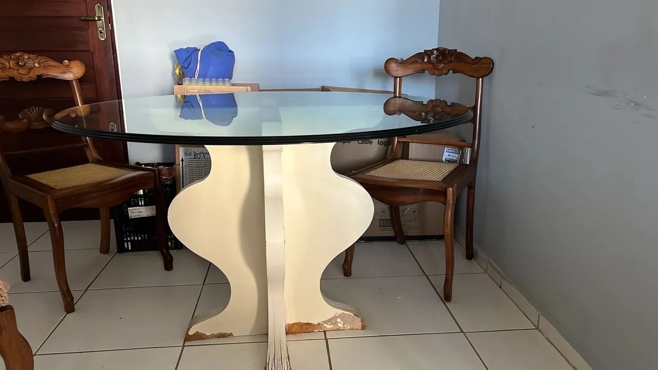 Mesa de jantar redonda com tampo de vidro grosso - Foto 3