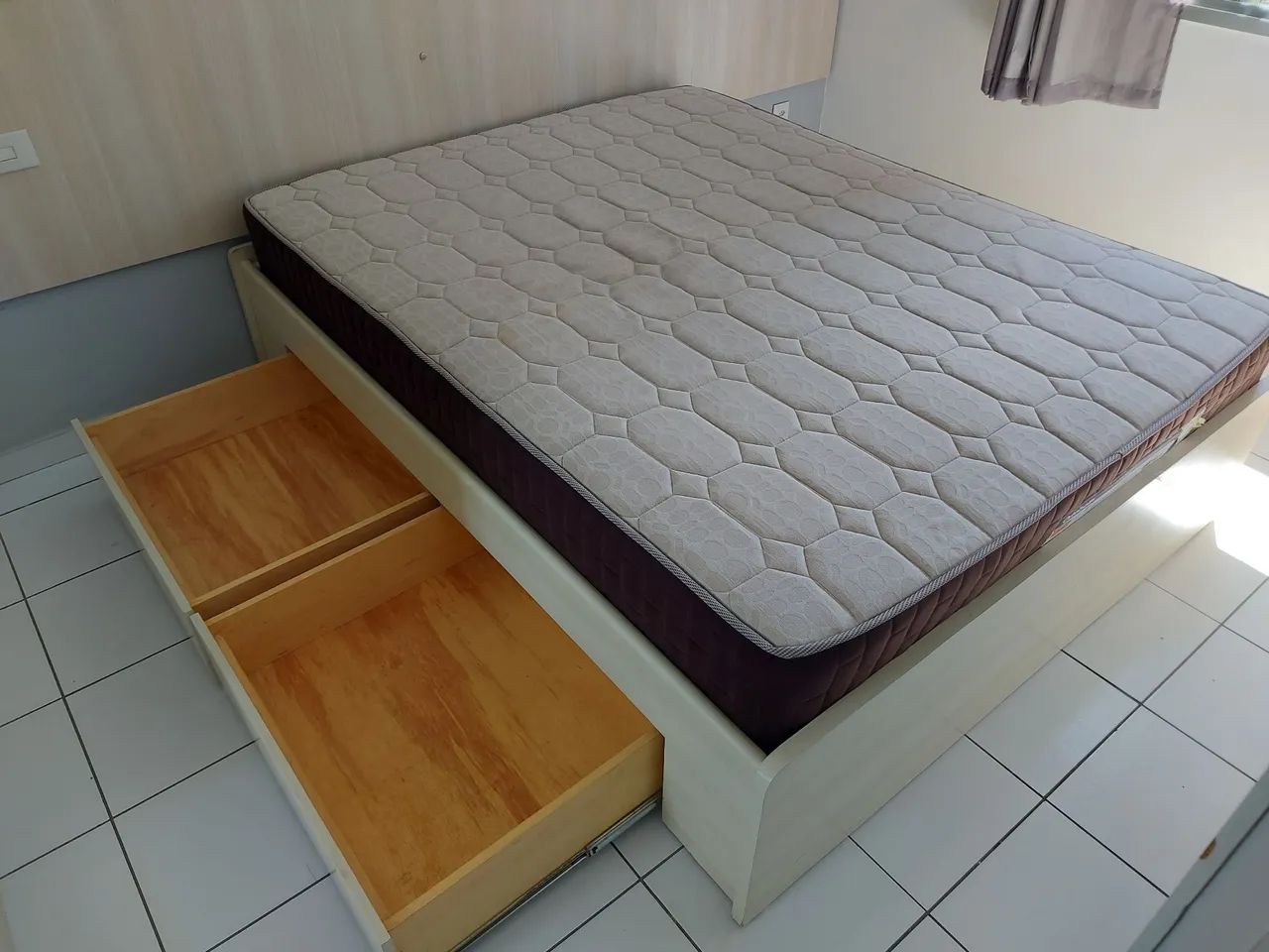 Cama Queen em Madeira com Colchão  - Foto 2