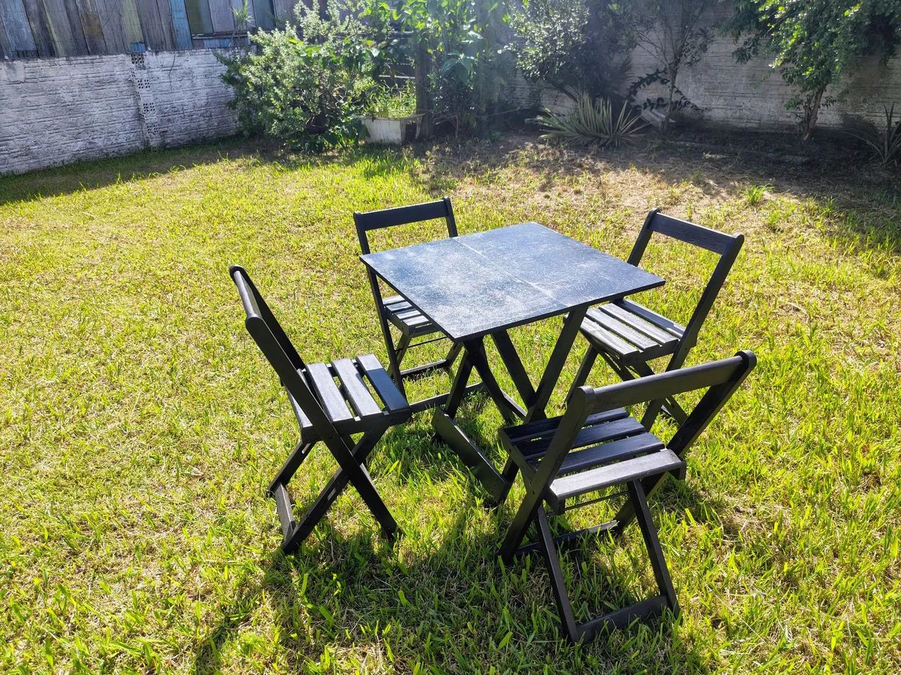 Mesa 70x70 com 4 Cadeiras Dobráveis  - R$ 399 - Foto 2