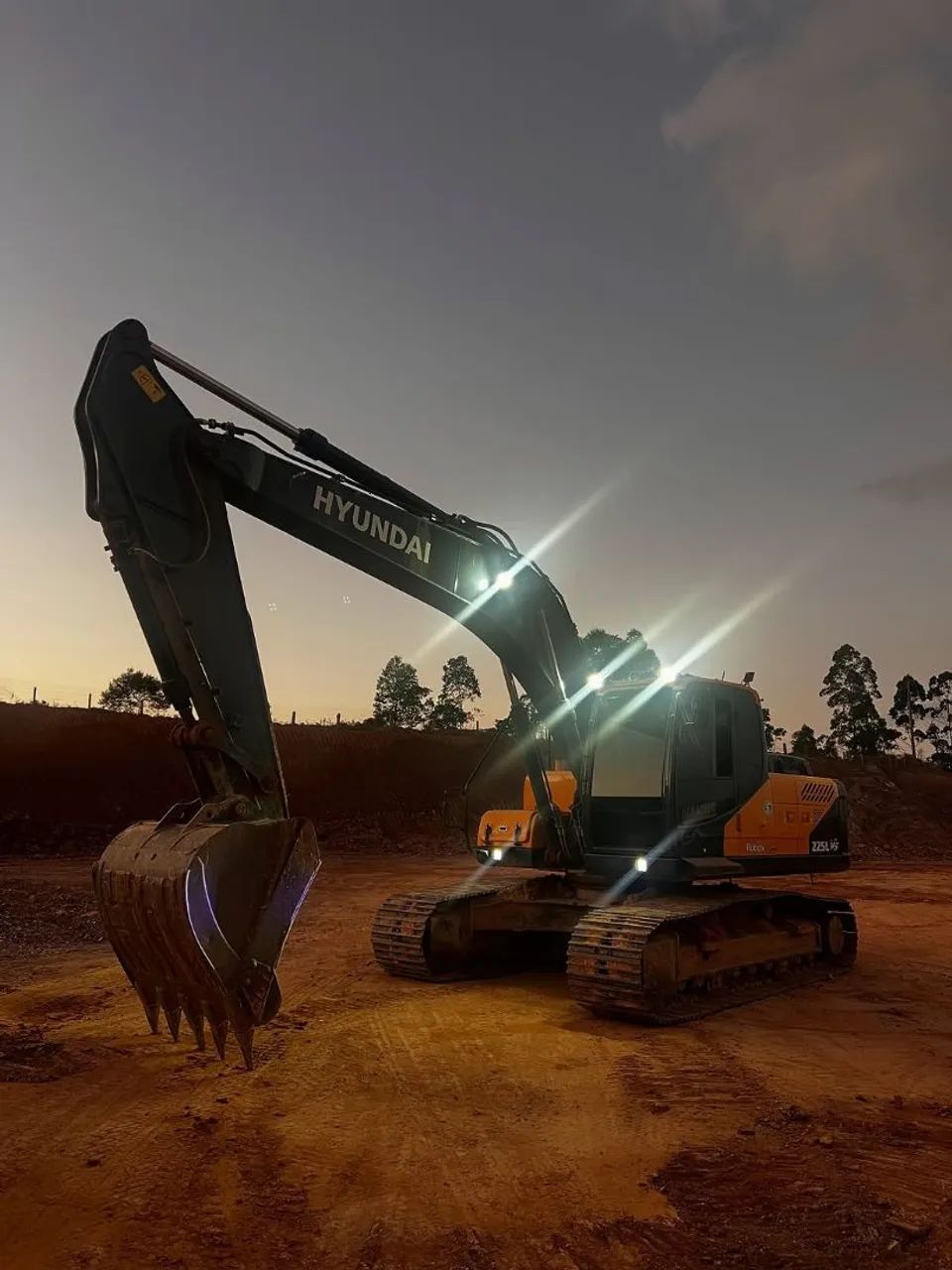 ESCAVADEIRA HIDRÁULICA HYUNDAI 225L - Foto 2