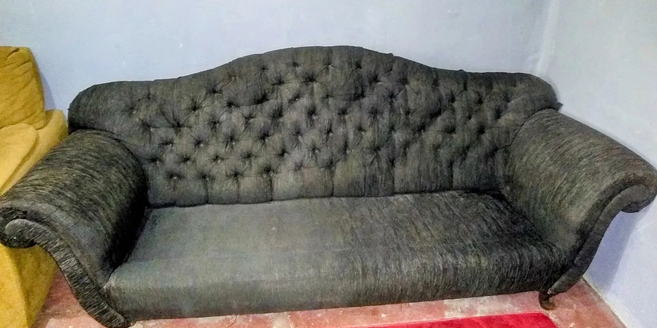 Sofá 3 lugares Clássico Estilo Chesterfield Capitonê Preto - Foto 2