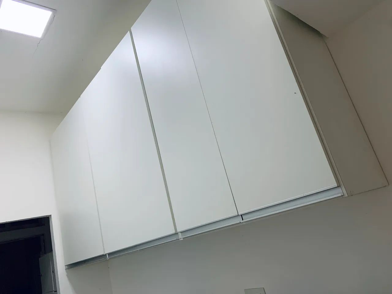 ARMÁRIO ALTO MDF