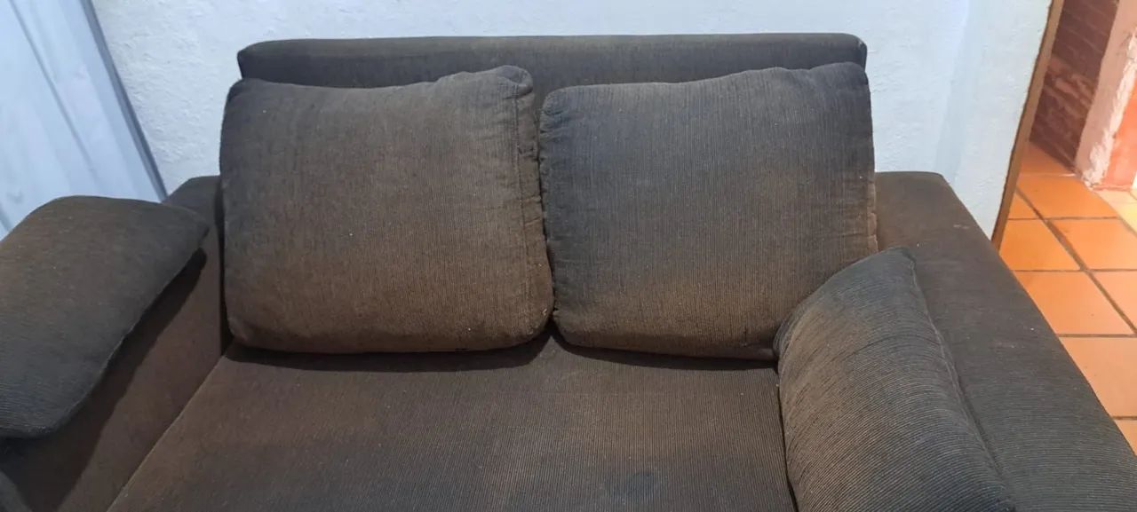 Sofá cama com baú e quatro almofadas em bkm estado de conservação  - Foto 3