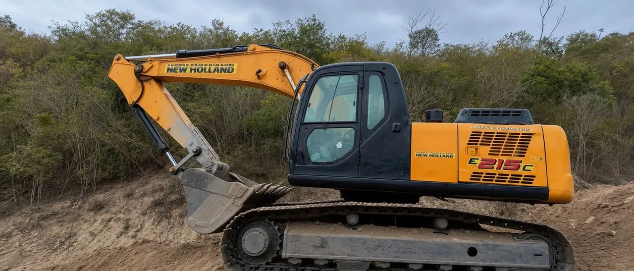 New Holland  E215C - Foto 2