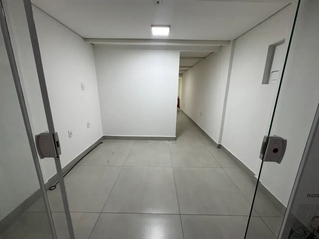 Ponto comercial/Loja/Box para aluguel com 30 metros quadrados - Foto 2