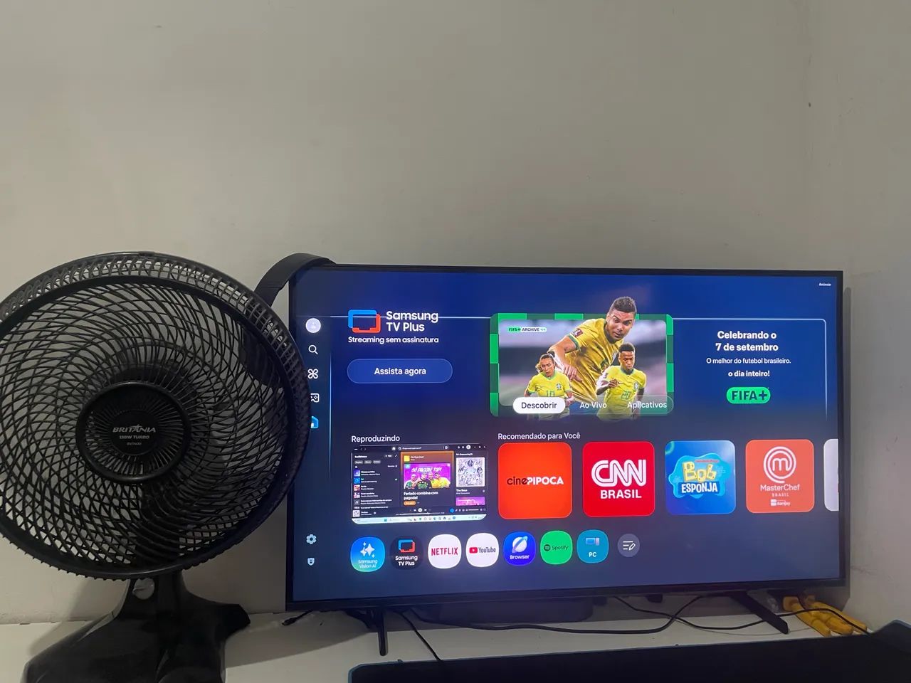 samsung crystal uhd u8600f quase sem uso  - Foto 3