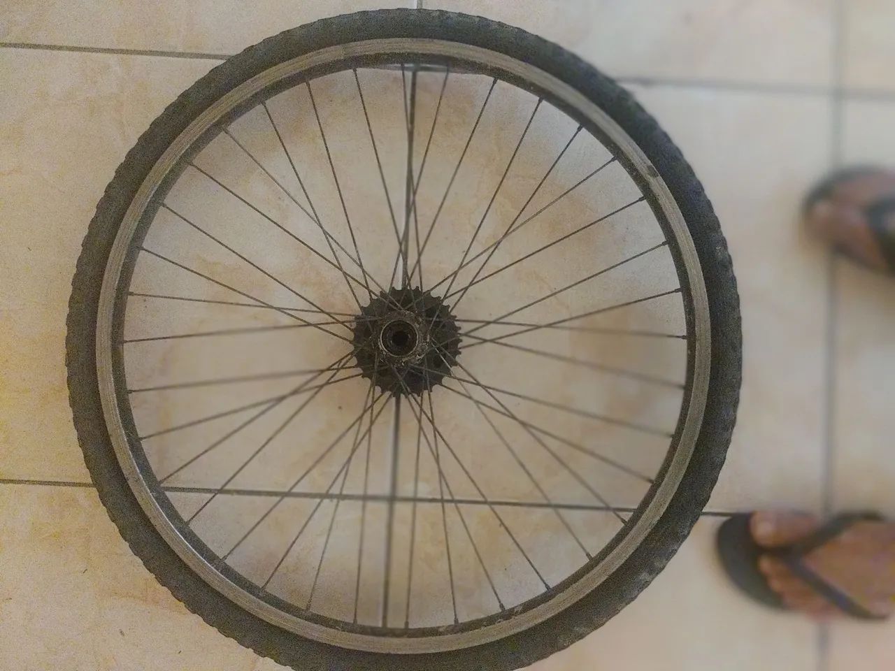 Roda yrazeira6 aro 26 com pião 7 dente Shimano  - Foto 5