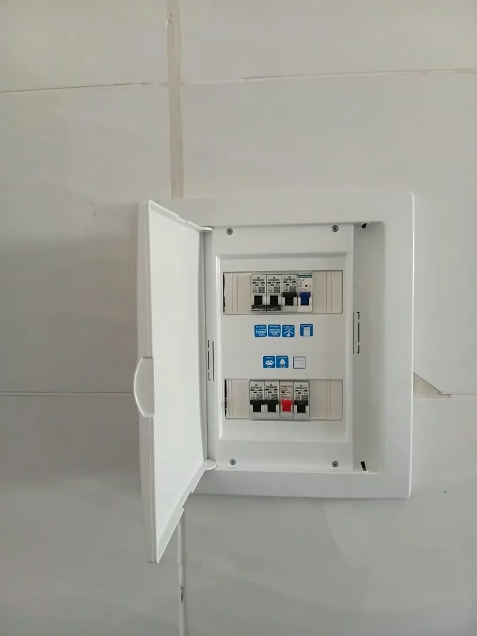 ELETRICISTA DISPONÍVEL 
