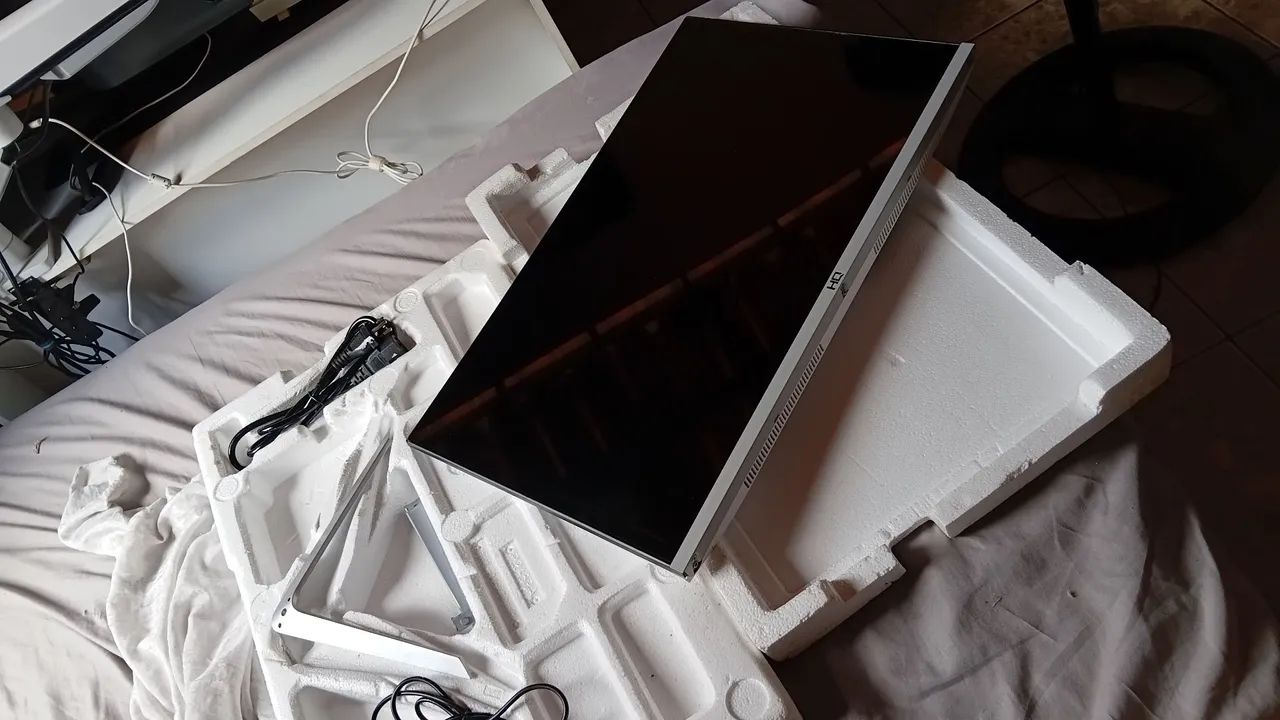 Monitor hq 26 polegadas defeito no cabo flat