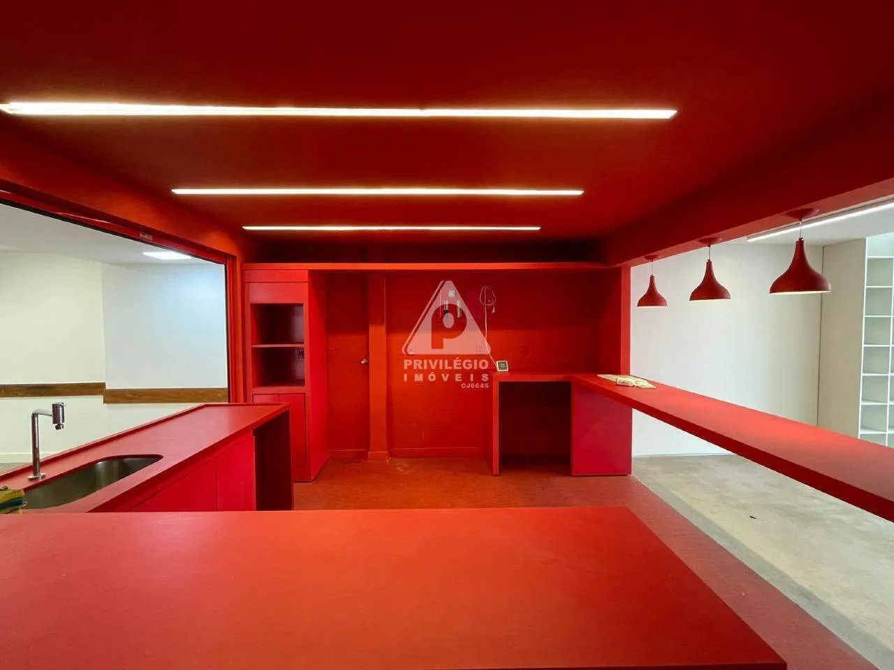 PRÉDIO COMERCIAL COM 724M² NA OLEGÁRIO MACIEL A 1 MINUTO DA PRAIA