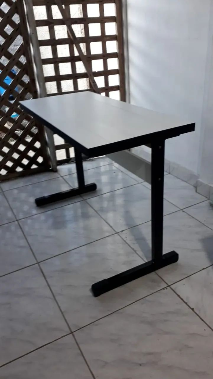 Mesa de computador para estudos